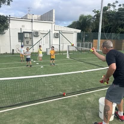 Séance de mini-tennis avec les plus jeunes
