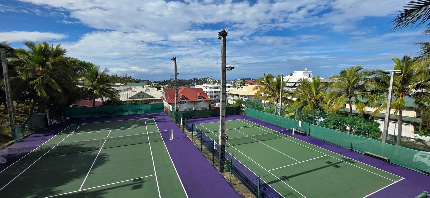 Vue sur les courts du Centre de Tennis du Mont-Coffyn
